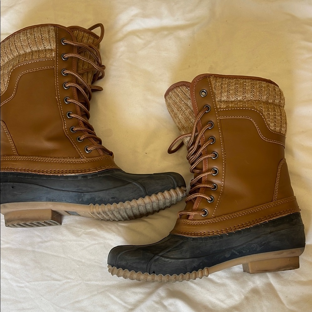 Refresh Brown and Black Duck Boots
